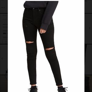 Levi’s 721 High-Rise Skinny Jeans